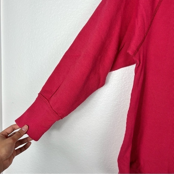 FREE PEOPLE Top Womens Pink Waffle AMELIA THERMAL Flowy Oversized Slit size XS - Picture 4 of 7